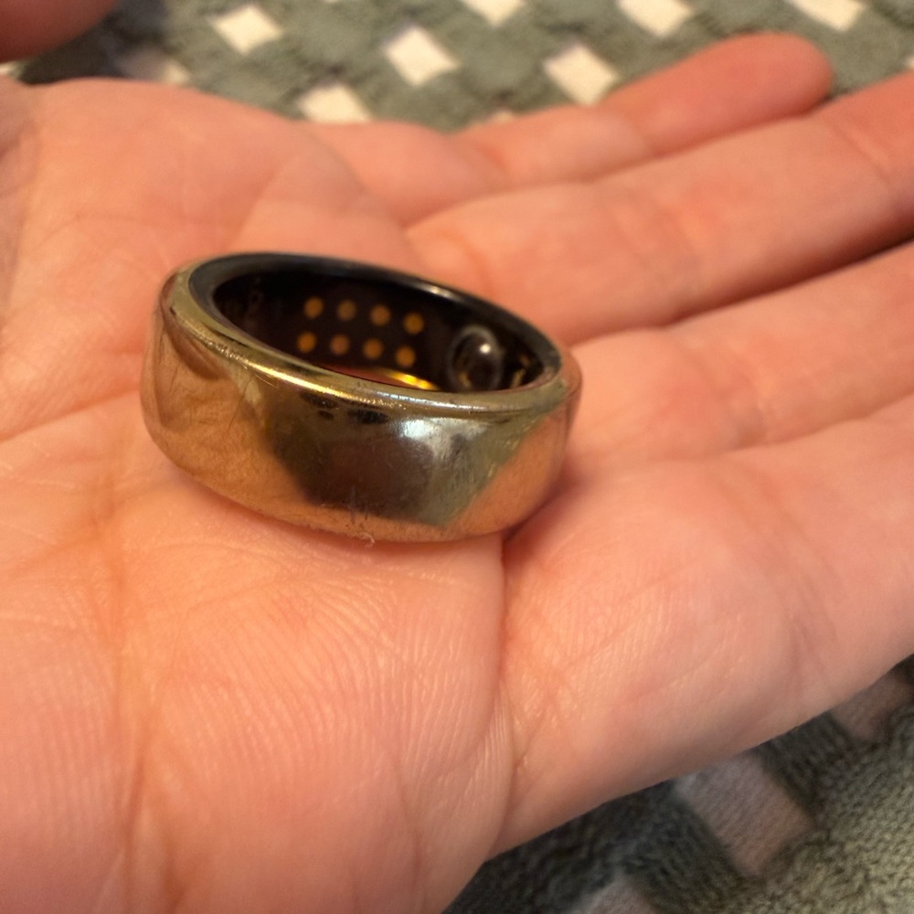 Oura Gen3 Horizon Gold + charger